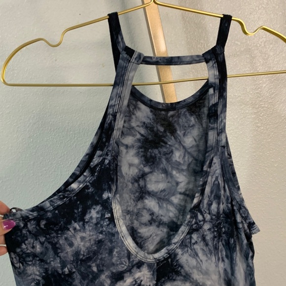 THIS & MORE- Chic Black and Gray Tie-Dye Tank- Small - Picture 4 of 6
